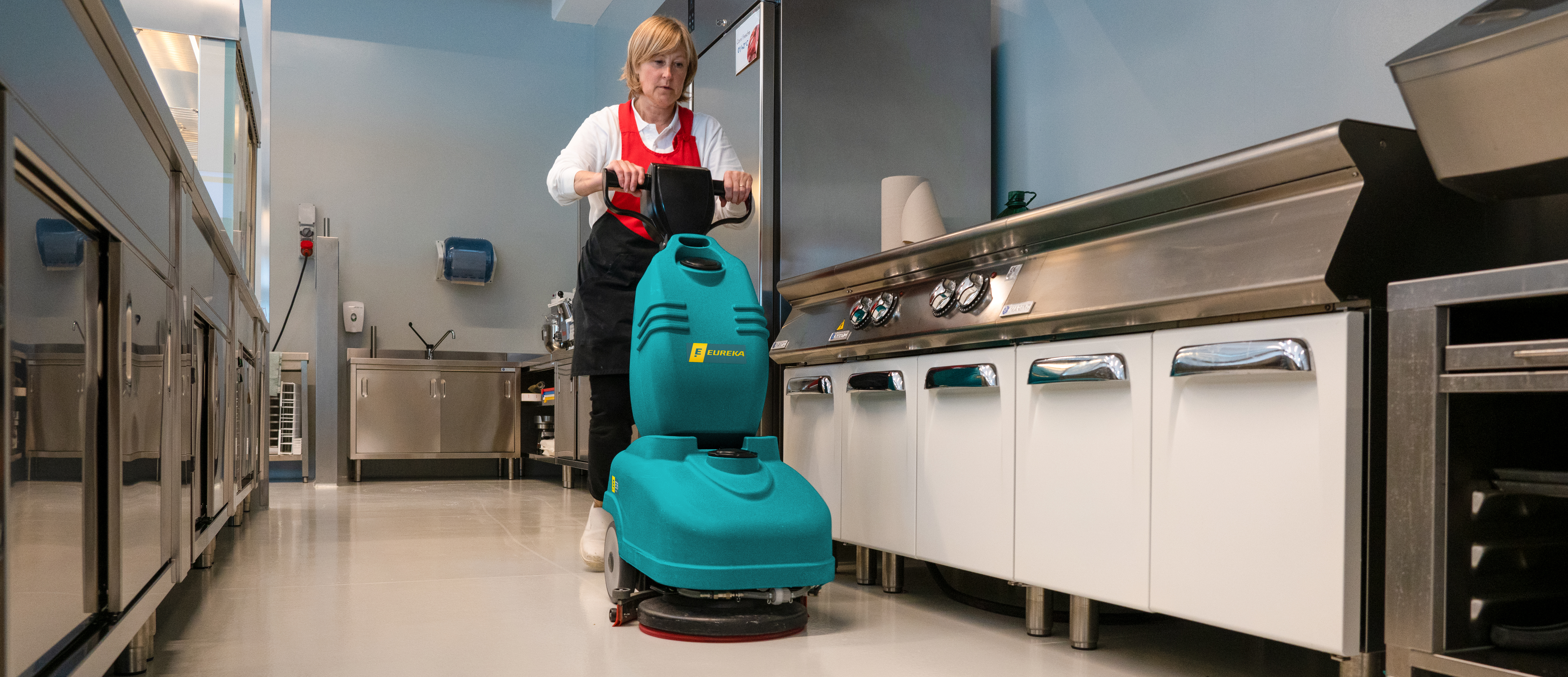 ¿Cómo se limpian los suelos de una cocina, restaurante o de un comedor empresarial?