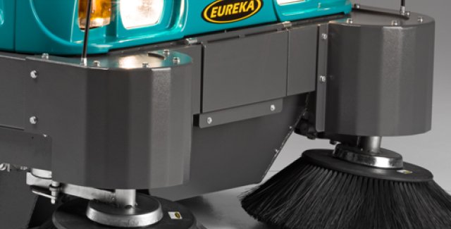 Die Total Steel®- Kehrmaschinenreihe von Eureka  - Verhindert das Verbiegen der Bürsten.
