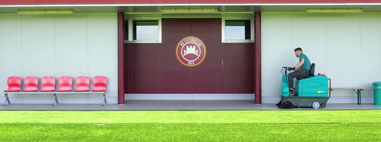 Gestire la pulizia di uno stadio da calcio e degli impianti sportivi connessi 