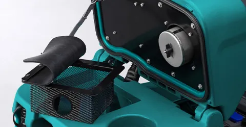 Industrielle Scheuersaugmaschine E100 mit Kehrgutbehälter
