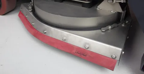 Lavasciuga industriale E110D con paraspruzzi autolivellante