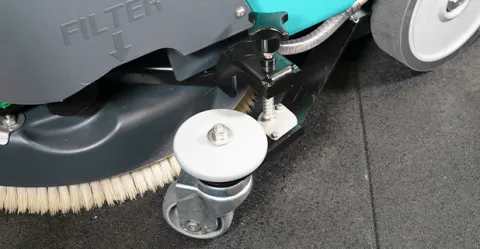 autolaveuse avec kit pour nettoyer les sols en caoutchouc