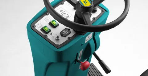E75 industrial scrubber-dryer for ease of use