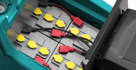 Lavasciuga industriale E83 con grande autonomia di batterie