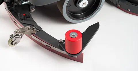 E75 industrial scrubber-dryer with automatic squeegee release
