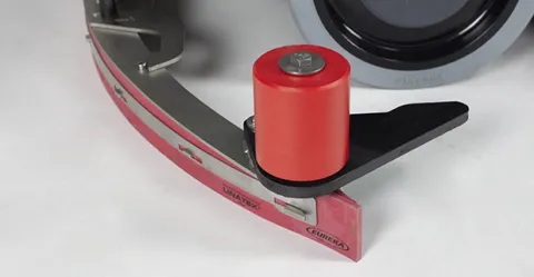 Industrielle Scheuersaugmaschine E100 mit verstellbarem Saugfuß