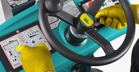 Lavasciuga industriale E85 con display comandi facile ed intuitivo