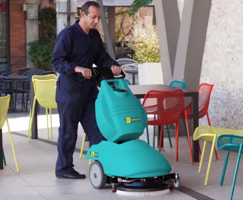 Industrial scrubber dryer E46 for restaurant cleaning