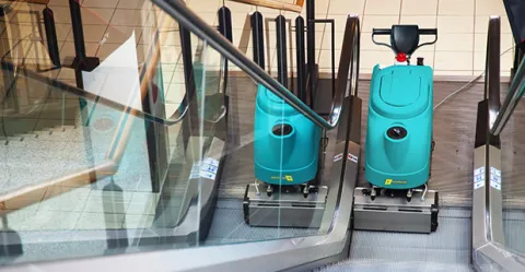 Puliscale EC52 lavora in autonomia