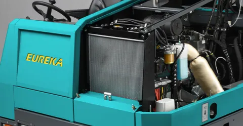 Spazzatrice industriale Bull 200 con radiatore frontale
