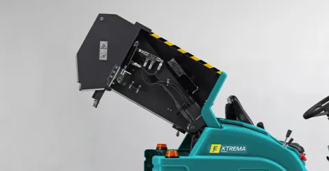 Xtrema sweeper with high-dump hopper