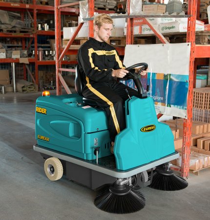GREAT PERFORMANCE THE RIDER 1201 RIDE-ON SWEEPER