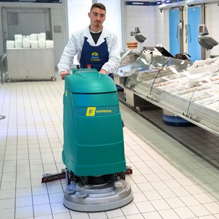 Cleaning floors in the seafood supply chain according to NAI Prodotti Ittici
