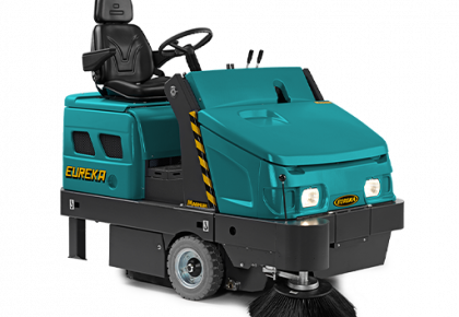 ROBUST STRUCTURE MAGNUM RIDE-ON SWEEPER