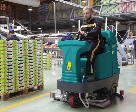 Industrielle Bodenreinigungsmaschine E100 für die Reinigung von Lagern