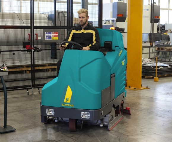 Ride-on floor scrubber E110R combined