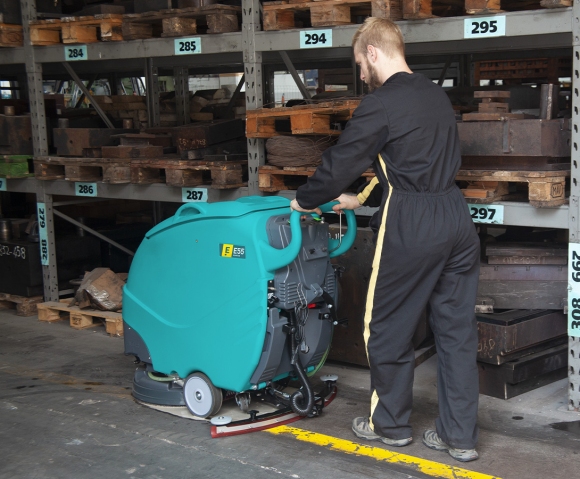 Industrial scrubber dryer E55 for cleaning metalworking workshops