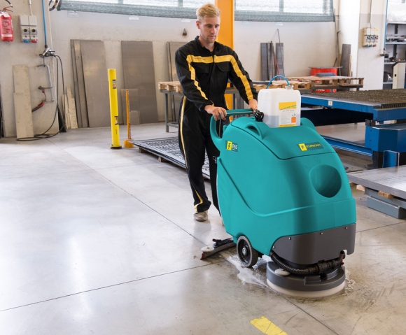 Industrial scrubber dryer E55 for warehouse cleaning