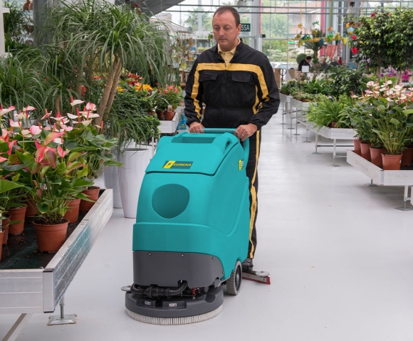 Industrial scrubber dryer E55 for cleaning store floors