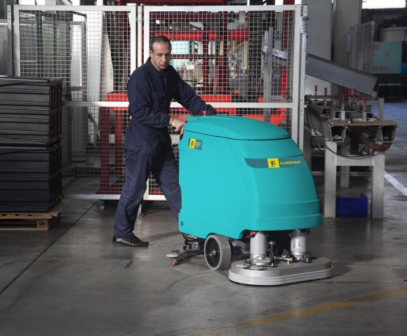 Industrielle Bodenreinigungsmaschine E71 für die Reinigung von Werkstätten