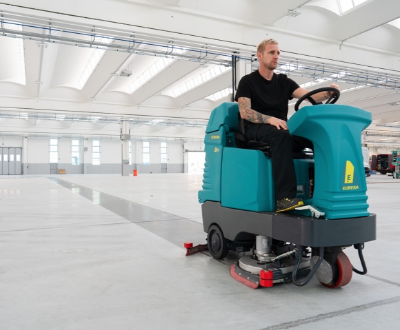 E85 industrial ride-on floor scrubber-dryer – Eureka