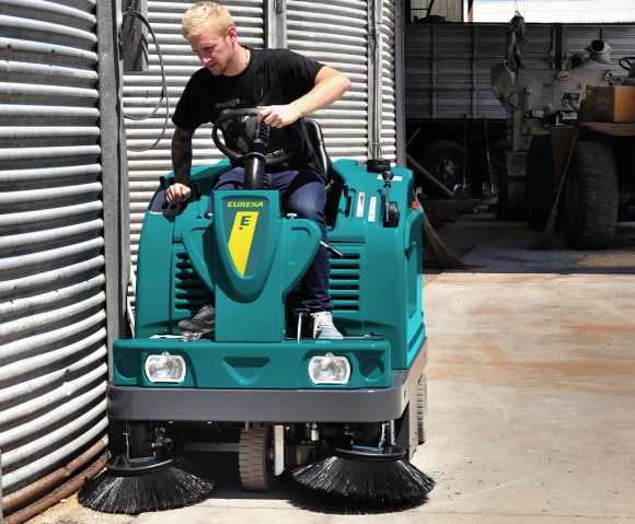 Extrema ride-on sweeper for cleaning industrial warehouses