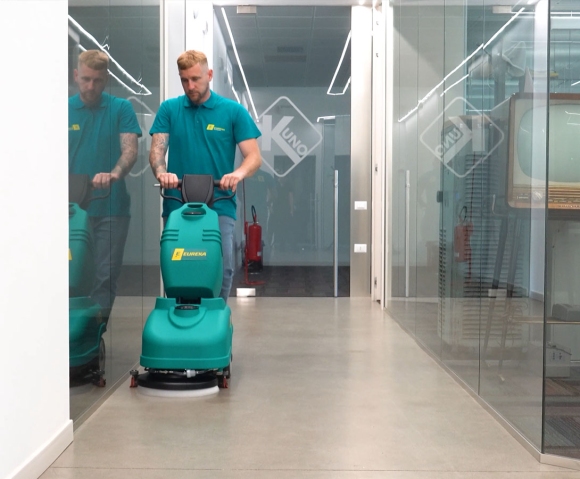 Floor scrubber dryer E36 for cleaning condominium spaces