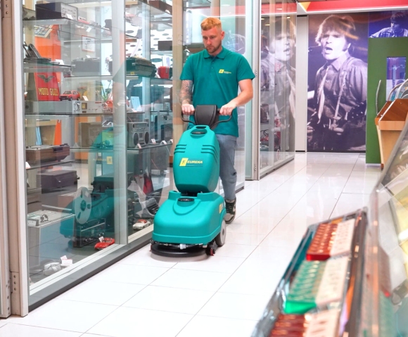Professional scrubber-dryer E36 for cleaning shops