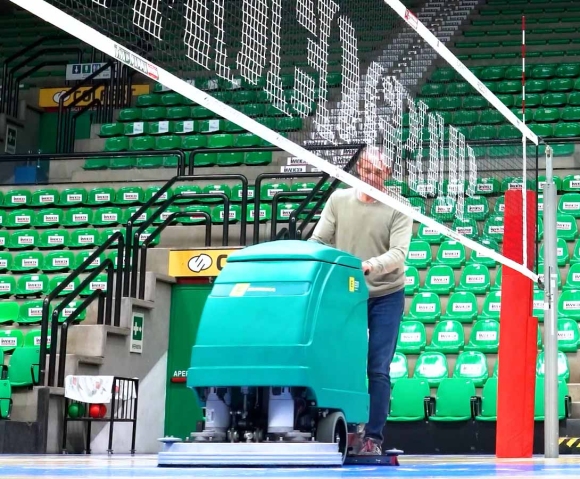 Professional scrubber-dryer E71 for cleaning gyms
