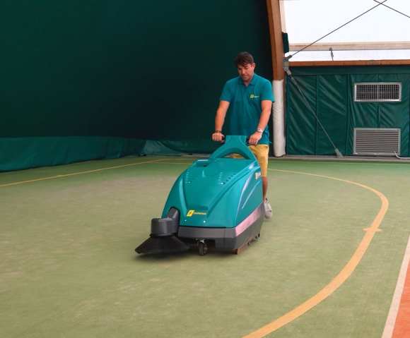 Spazzatrice per pulizia campi di calcetto, tennis e paddle 
