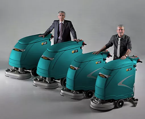 I Fondatori di Eureka con macchine lavapavimento industriali